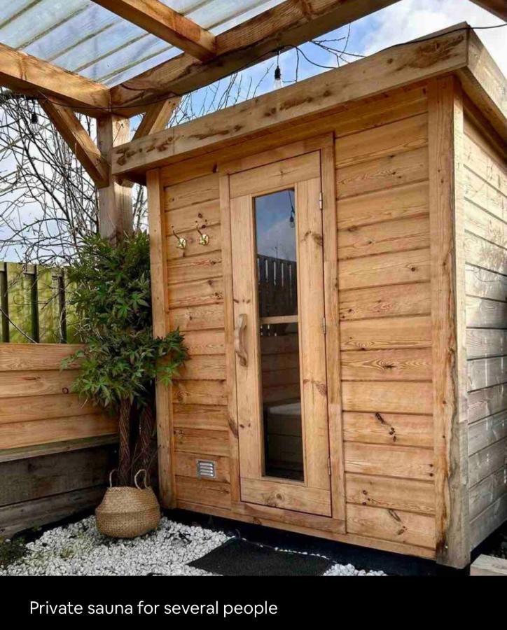 Vijfhuizen Wellness Bungalow With Jacuzzi &Sauna&Private Garden Near Amsterdam מראה חיצוני תמונה
